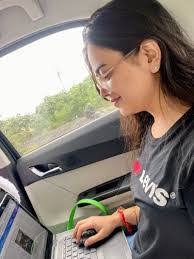 Isabelle Nowak's Instagram, Twitter & Facebook