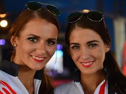 V8 Grid Girls