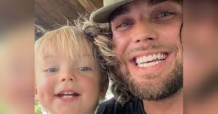 Avery Glover's Instagram, Twitter & Facebook