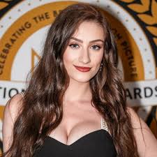 Amber Doig-Thorne 🎬 Actor 🎥 (@amberdoigthorne) • Threads, Say more