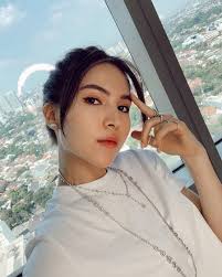 Jarang Terlihat, Ini 5 Potret Terbaru Olivia Jensen yang Kini Bisnis  Restoran