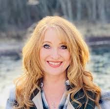 Amy Leicht's Instagram, Twitter & Facebook