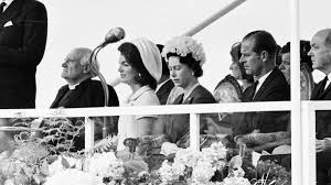 In her own words.' the first lady is speaking to arthur schlesinger, jr. Wie In The Crown Queen Jackie Kennedy Hatten Eiszeit Promiflash De