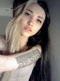 Pin By Brianna Nelson On Make Up Hair Nails Beauty Hair Styles Half Dyed Hair Hair Inspiration