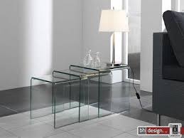 Bell Head Aus Bruchsal Bieten In Ihrem Online Shop Eine Reihe Gutverarbeiteter Glasmobel Mit Gebogenem Glas An Un Minimalistischer Raum Design Beistelltische