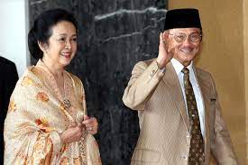 Bj habibie terlibat dalam proses pengambilan gambar film habibie & ainun 3. Bj Habibie Dan Ainun Berdampingan Kembali