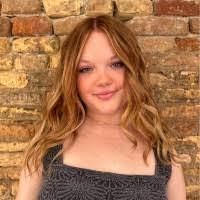 Elise Warner's Instagram, Twitter & Facebook