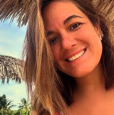 Muchos tenemos a alguien que se fue antes que le pudiéramos decir adiós. No  importa en que creamos, de alguna manera sentimos que hay personas que  nunca se fueron del todo, y