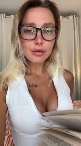 Brandy Shore's Instagram, Twitter & Facebook