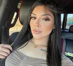 Andrea Salomon's Instagram, Twitter & Facebook