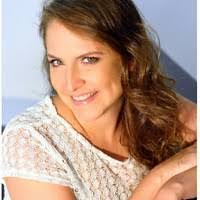 Alessandra Fernandes's Instagram, Twitter & Facebook