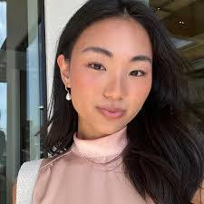 Jillian Lee's Instagram, Twitter & Facebook