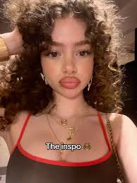 How to Look Like The Kalogeras Sisters