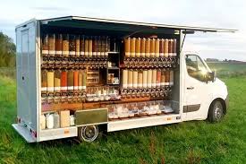 Vrac Ment Bon Deux Sœurs Sillonnent Les Routes Dans Une Epicerie Ambulante Commerce Ambulant Epicerie Vrac Epicerie