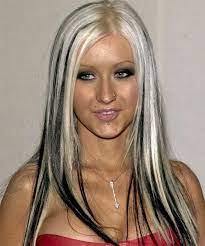 This hair is the most early 2000s thing that ever was, but still, she radiates beauty. Christina Aguilera Long Straight Alternative Hairstyle Light Blonde Whit Christina Aguilera Hair Hair Color For Black Hair Black Hair With Blonde Highlights