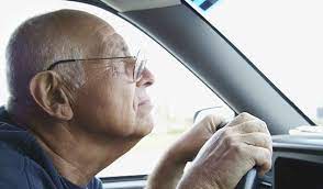 Di malaysia tidak ada batasan umur maksimum untuk pengguna lesen memandu kereta dan motosikal, tidak seperti di jepun, sekiranya ada orang tua yang mengembalikan lesen memandu kepada pihak polis akan mendapatkan diskaun bayaran pengebumian. Kelayakan Umur Untuk Memandu Jpj Kpp Online Test