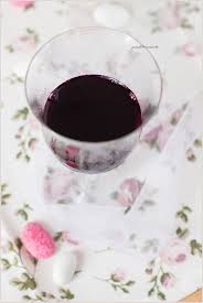 Liquore fatto in casa dal mirtillo rosso su vodka, alcool, cognac le persone che apprezzano il gusto delle bevande alcoliche, che amano i liquori fatti in casa, apprezzeranno il liquore al cowberry. Liquore Ai Mirtilli Panelibrienuvole