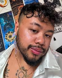 REMEMBER WHEN I TOLD Y'ALL TAYLOR ALISON SWIFT CREEPS ON MY SOCIALS  (sometimes) ~ SHE WAS SEEN WEARING GLITTER FRECKLES ~ AND GUESS WHO'S BEEN  WEARING THEM ALL SUMMER!!!!!!!!