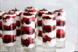 From rich chocolate fondant, to winter pavlova and delicate limoncello pots with almond biscuits, these dinner party dessert recipes are so varied and delicious that you're bound to find one that will please even the most difficult of. Best Dessert For Valentine S Day Novocom Top