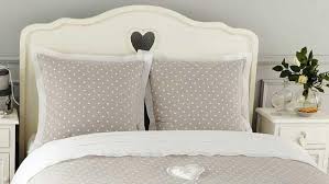 Tete de lit romantique acier forgé style romantique floride tradizia fer forgé métal soyez le premier à poser une question soyez le premier à donner votre avis pour une décoration originale et unique, un grand appliqué représentant une tête de lit avec des étoiles et 2 oiseaux dans des tons pastels. Une Tete De Lit Pour Donner Un Style De Charme Diaporama Photo