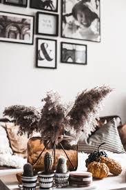 Egal ob du dein wohnzimmer modern dekorieren möchtest oder wert auf natürlichkeit und gemütlichkeit legst: Wohnzimmer Herbstlich Dekorieren So Wird S Gemutlich Julies Dresscode