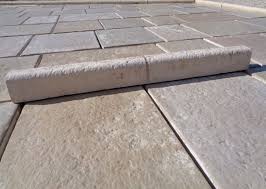 Bordure Basse Arrondie De Jardin Et Voirie Avec Faux Joint Ton Pierre Bordure Pierre Bordure De Jardin Beton Pierre Reconstituee