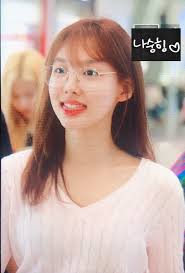 190715 프리뷰 잘 다녀오궁 👋🏻💜 #트와이스 #TWICE #나연 #NAYEON #ナヨン Cr:@nasoong_hing  https://t.co/tEgd7F7eUL -nayeon's oppa🦇-