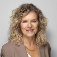 Maureen Boles's Instagram, Twitter & Facebook