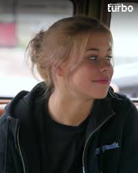 En un encuentro de automóviles, Richard decide hacer negocios sin la ayuda  de Aaron. Mientras que en el taller continúan reparando los amortiguadores  del Lincoln Continental 🤝🚗 #ElDúoMecánico Descubre más contenidos como