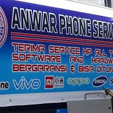 Kalau baca spanduk tersebut, sudah pasti kalau usaha servis handphone ini ditujukan untuk warga jawa barat seperti tasikmalaya, garut, bandung dan sekitarnya. Anwar Phone Servis Hp Murah Bergaransi Bisa Ditunggu Toko Elektronik