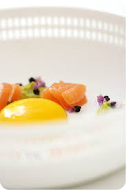 Onsen Ei Gelb 59 45 Mit Guacamole Lachs Sashimi Und Tulsibluten Arthurs Lebensmittel Essen Sashimi Lebensmittel