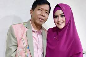 Jangan menyalahkan istri, karena ikatan yang pernah dibuat itu ikatan karena allah, kata buya mengawali jawaban dari. 17 Tahun Nikah Ngaku Tak Kuat Dimadu Istri Kedua Kiwil Ngotot Minta Cerai Sang Komedian Menolak