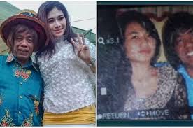 Suaminya yang pertama meninggal tertabrak kereta api, suaminya yang kedua meninggal tertabrak bus. Bikin Pramugari Klepek Klepek Pak Tarno Mengaku Tak Tahan Hingga Sampaikan Hal Ini Pada Istri Mudanya Itu Yang Namanya Manja Semua Halaman Pop Grid Id