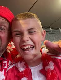 Can someone take my buddys face and place it