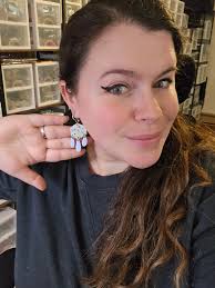 I am loving these tortoise hoop earrings! 🖤🤎 Grab yours for 💲1️⃣8️⃣