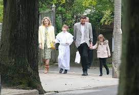 Nawet urodzenie dwójki dzieci nie pozostawiło żadnego śladu na jej sylwetce. Reni Jusis I Tomek Makowiecki Wspolnie Odprowadzili Syna Do Komunii Mamy Zdjecia