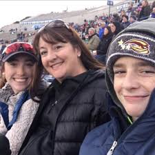 Are there shops in Colorado Springs that rent cross country skis?