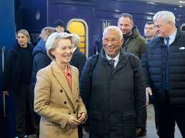 La UE se vuelca con Ucrania en el tercer aniversario de la guerra: los  líderes comunitarios participan en una cumbre internacional en Kiev y  anuncian la inyección de 3.500 millones | Internacional |