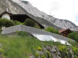Ein ausgesprochen wichtiges gestaltungselement ist dabei die steinmauer im garten geworden. Gartenmauern Begrunte Wande Akzente Setzen Im Garten Gartenhaus Auflagenboxen Stauraumlosungen Fur Den Garten