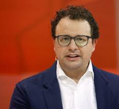 ANTHROPIC CEO WARNS AI COULD SLASH HALF OF ENTRY-LEVEL JOBS IN FIVE YEARS