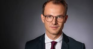 Jens spahn, der im alter von 15 jahren in die junge union eingetreten ist, ist derzeit der einzig offen schwule minister im kabinett von bundeskanzlerin angela merkel (cdu). Ein Schwuler Soll Die Junge Union Fuhren Queer De