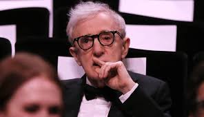 Woody Allen cambia de editorial y publica sus memorias sin avisar