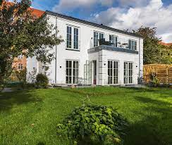 Husonline er huscompagniets nye, online byggeproces. Et Laekkert 2 Plans Hus Med Fin Lille Vinkel Med Altan Huscompagniet 2plan Murermester Palae Altan Vinkelhus Boligindretning Ny Home Fashion Palae Huse