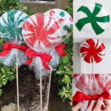 The kids will love getting in on the act. 70 Outdoor Christmas Decorations To Help You Win The Decor War With Your Neighbors Architecture Design Competitions Aggregator