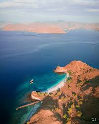 Flores Island Indonesia In 2020 Komodo Island Komodo Island Tour Island Tour