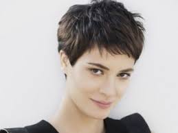 Coupe de cheveux femme visage rond cheveux épais blonds coiffure visage rond femme cheveux fins. Coupe Ideale En Fonction De Ses Cheveux La Loge Beaute Blog Beaute