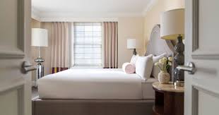 With rich americana style, capitol hill hotel offers amenities such as kitchens or kitchenettes, rooms closests and large work desks with. One Bedroom Suite Washington Dc Luxury Suite Mayflower Hotel