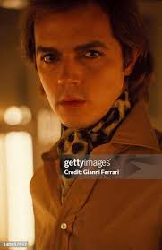 12 Photos & High Res Pictures