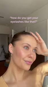 Expert Tips for Perfectly Applying Mascara with Tweezers