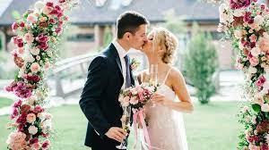 Large weddings with more than 30 guests will be allowed to resume from 21 june 2021, ministers the government's plan to lift all restrictions on social distancing from 21 june have come under. Q A What Are Ni S Covid Rules On Weddings Bbc News